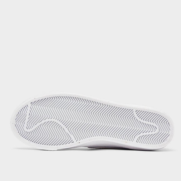 Nike Women's Sneakers - White and Pink - Picture 7 of 7